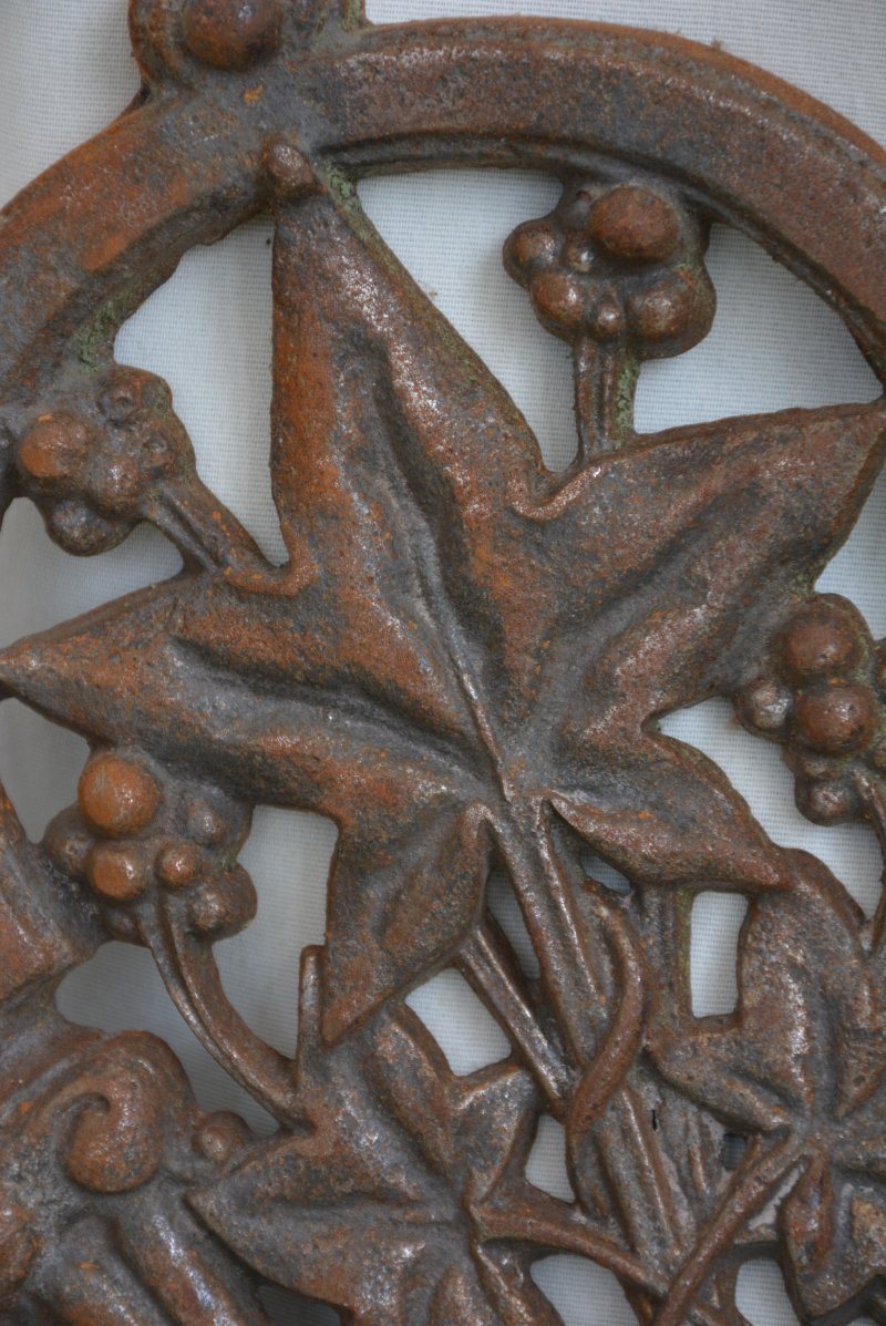 Antique Victorian Cast Iron Ceiling Rose, Ivy Leaf Design - Image 9